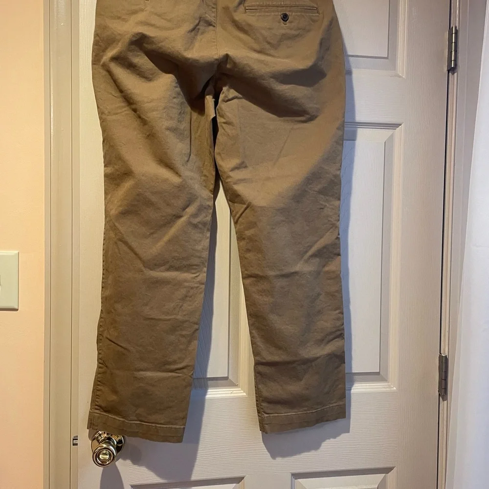 Men's Gap Essential Khaki Straight Camel-Colored Pants, Size 36x30‎